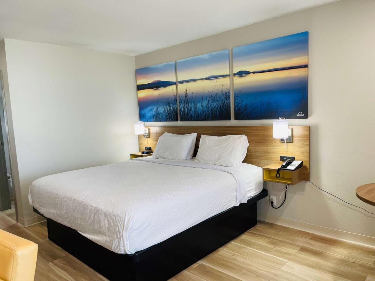 King Room Mobility Hearing Impaired Access Non-Smoking