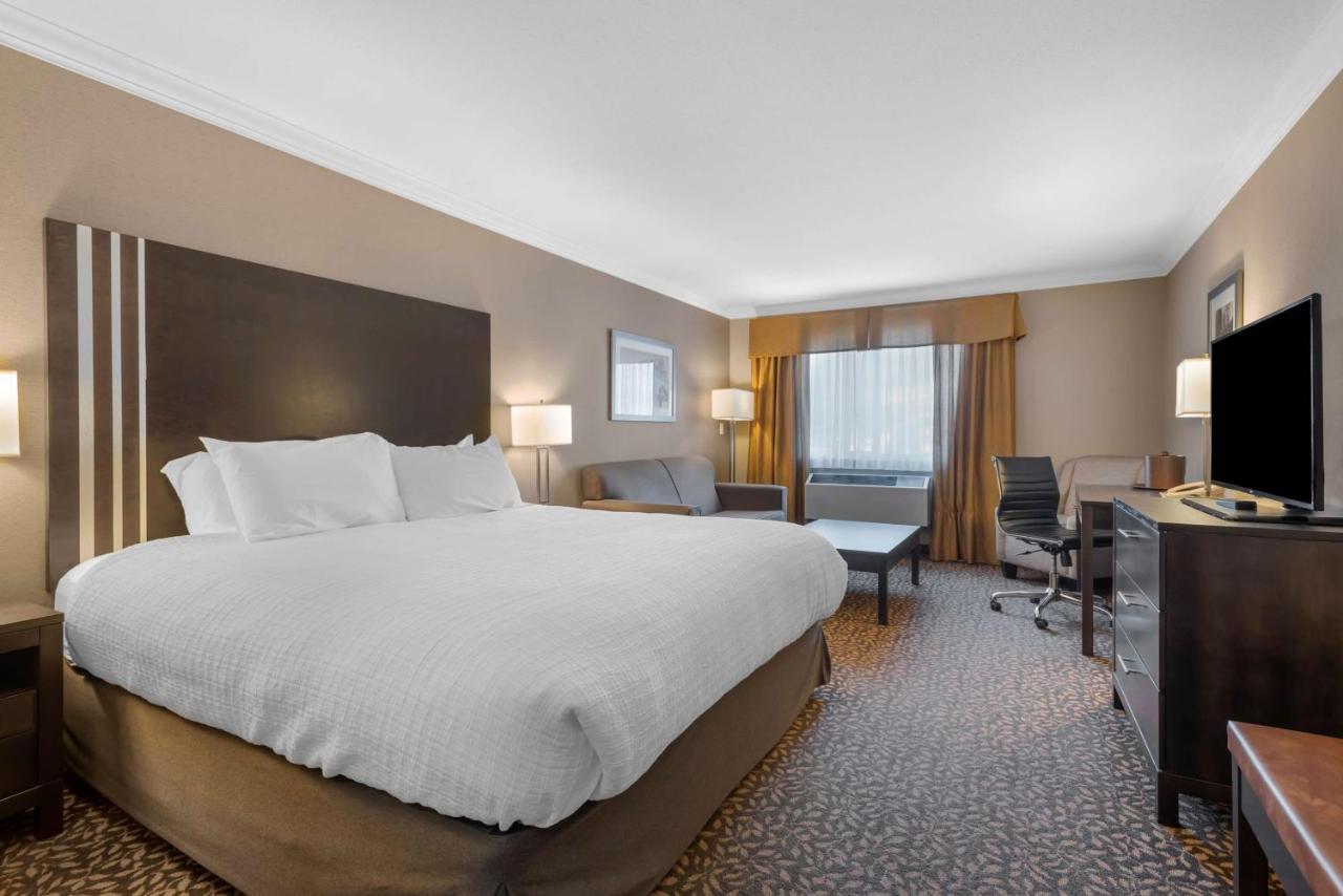Queen Room with Two Queen Beds - Pet Friendly/Non-Smoking