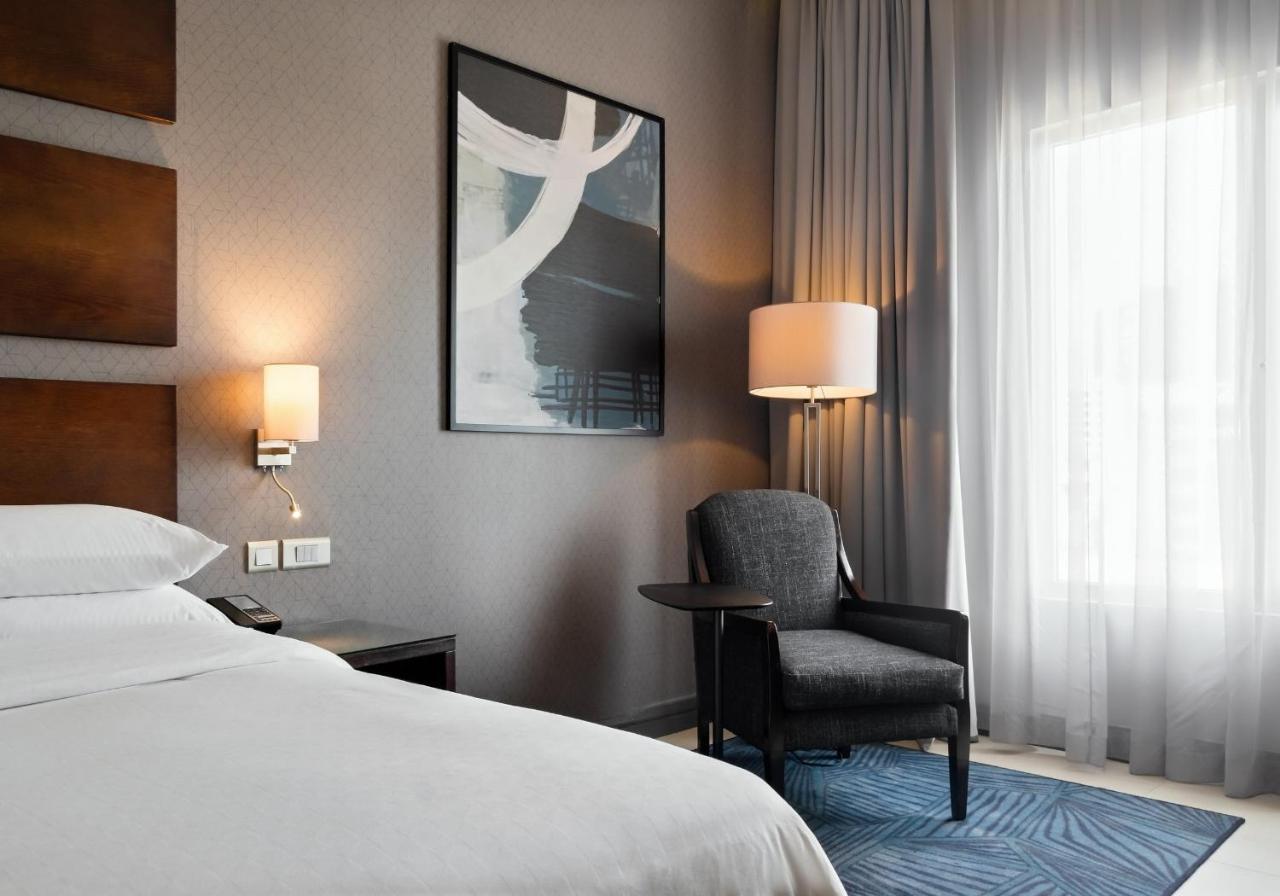 Superior King Room with City View