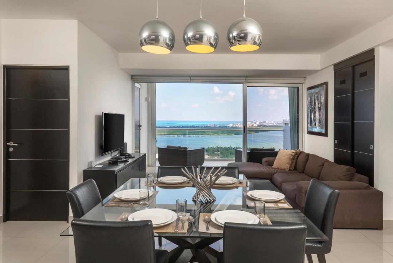 Two-Bedroom Suite Sea View