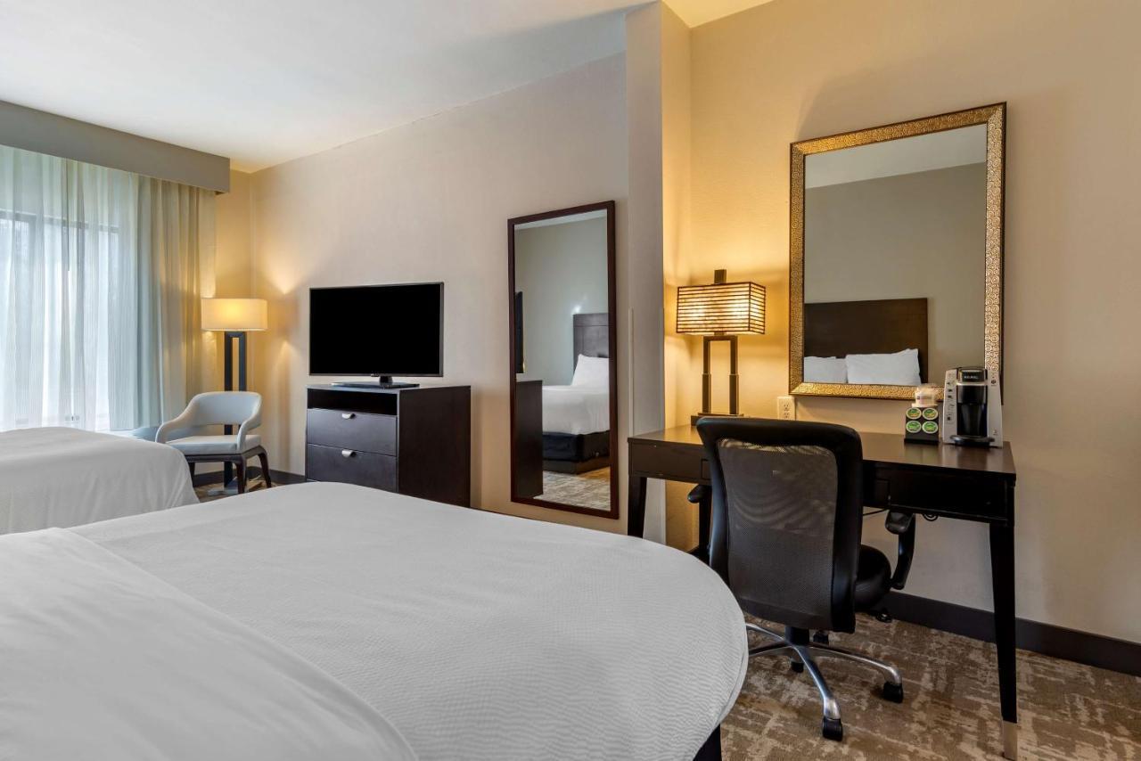 Queen Room with Two Queen Beds - Non-Smoking