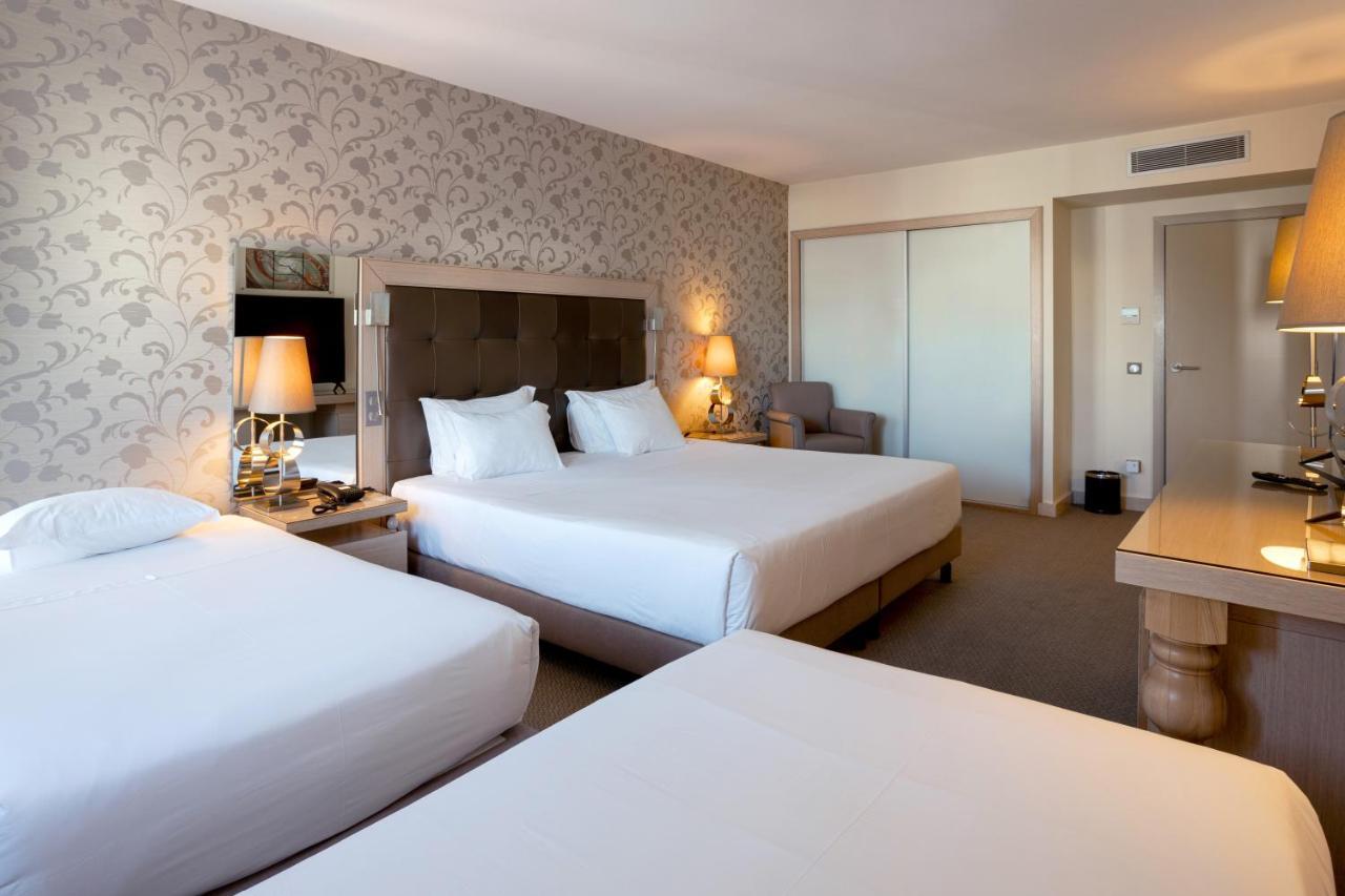 Family Room with Spa access,1350036694:JPEG