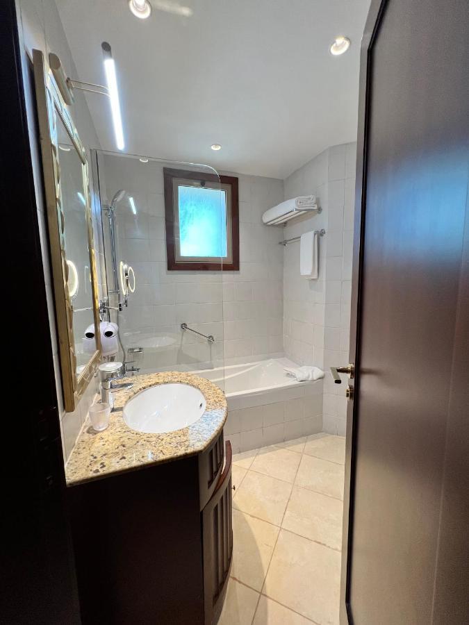 Executive One Bedroom Apartment-Twin Bed