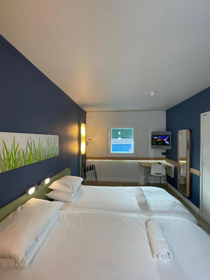 Accessible Room with Two Single Beds