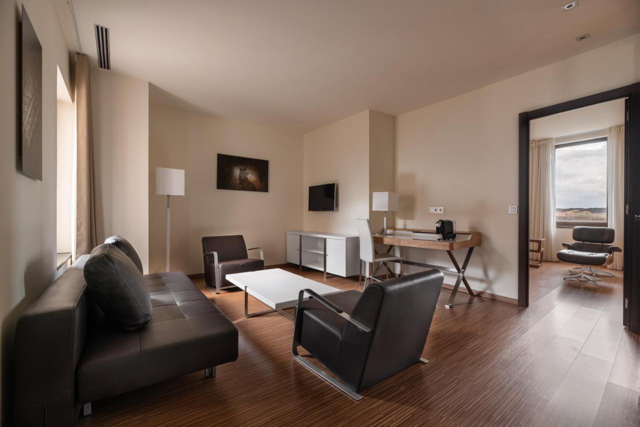 Standard Double Suite,1365415340:JPEG