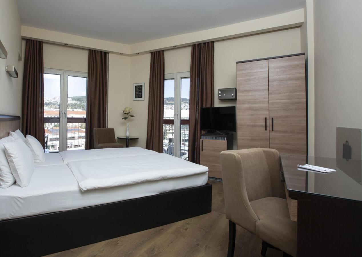 Twin Room,1366422329:JPEG