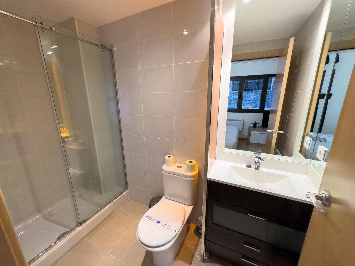 One-Bedroom Apartment,1377905348:JPEG