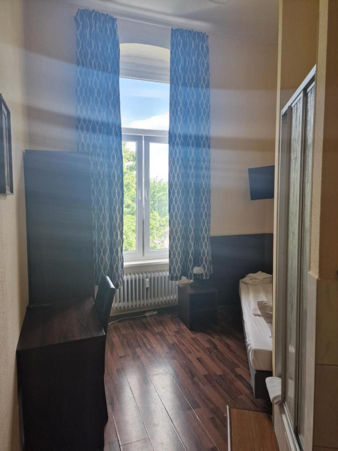 Single room Shower Shared Toilet,1401702062:JPEG