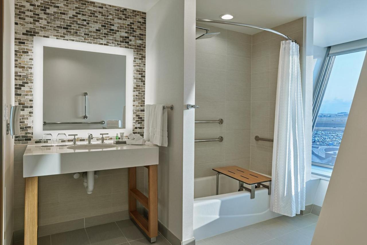 Deluxe Queen Room with Two Queen Beds,1403084969:JPEG