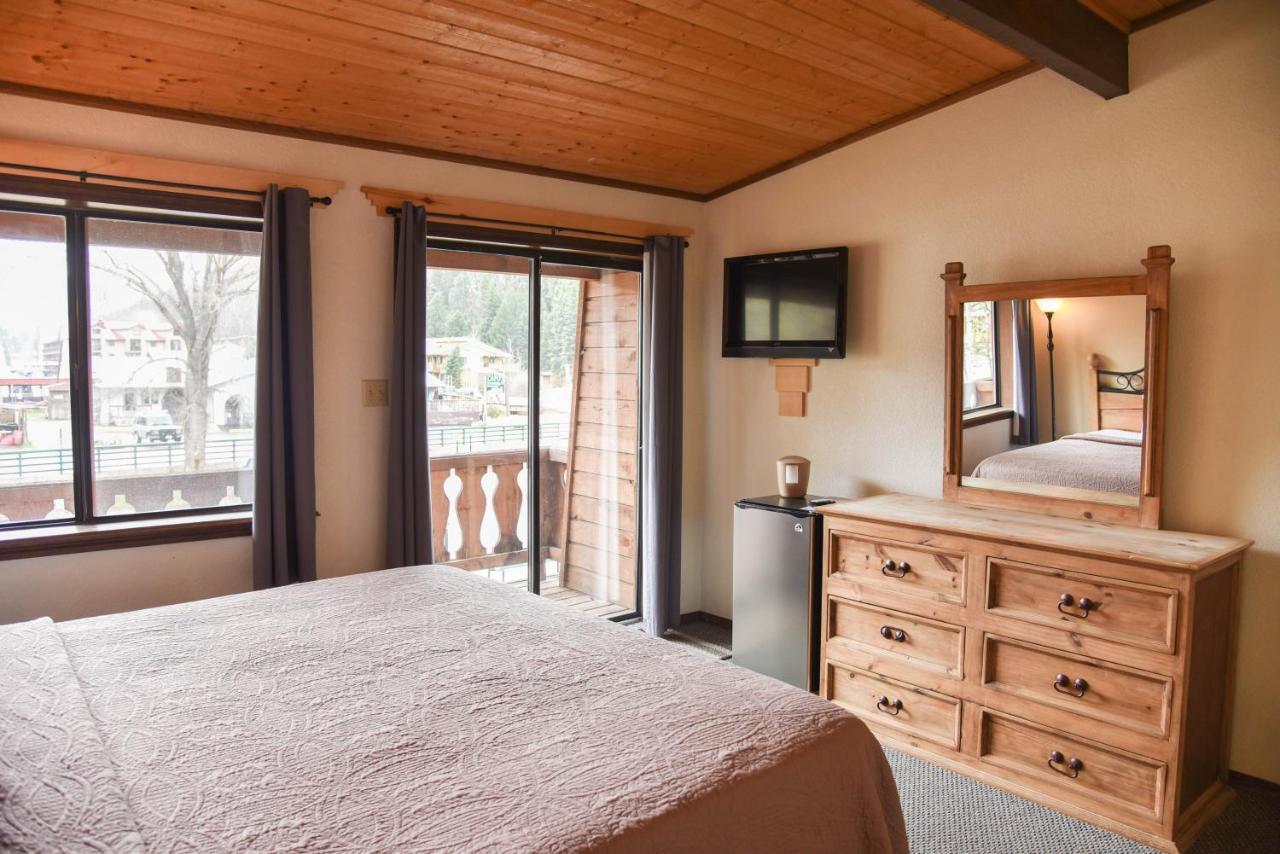 Single King with Ski View