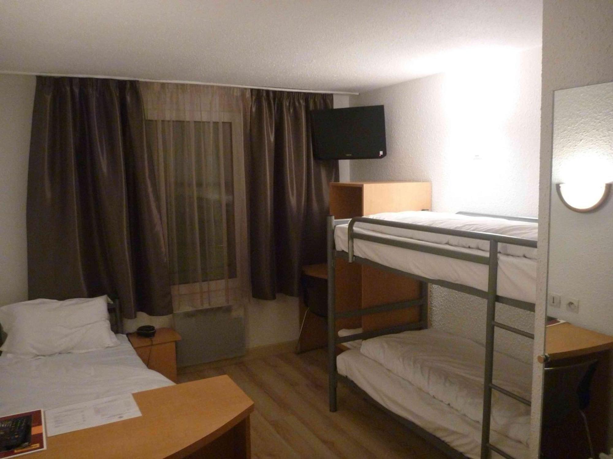 Camera Tripla con 1 Letto singolo e 2 Letti a Castello
