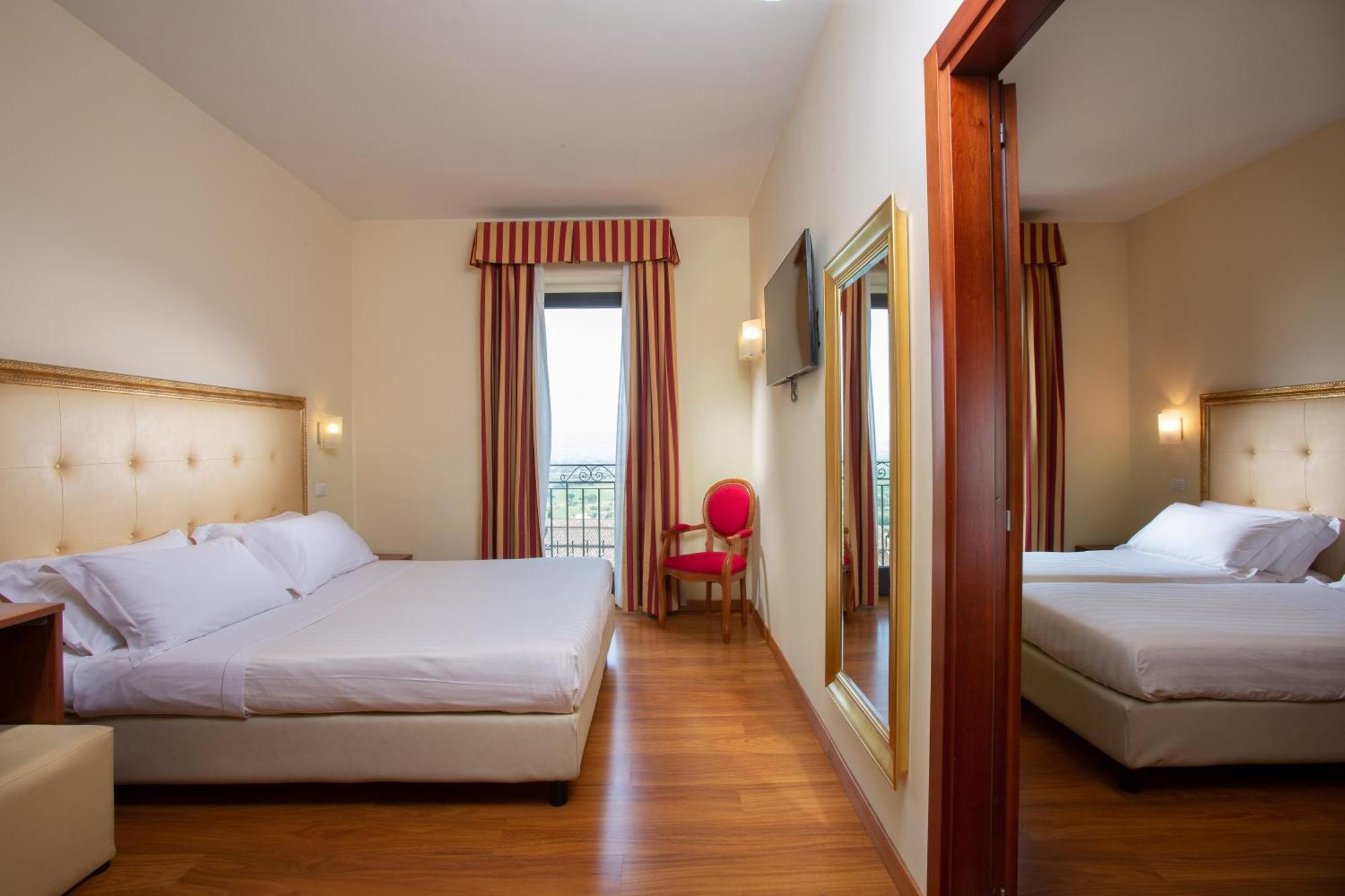 Standard Quadruple Room with Valley View