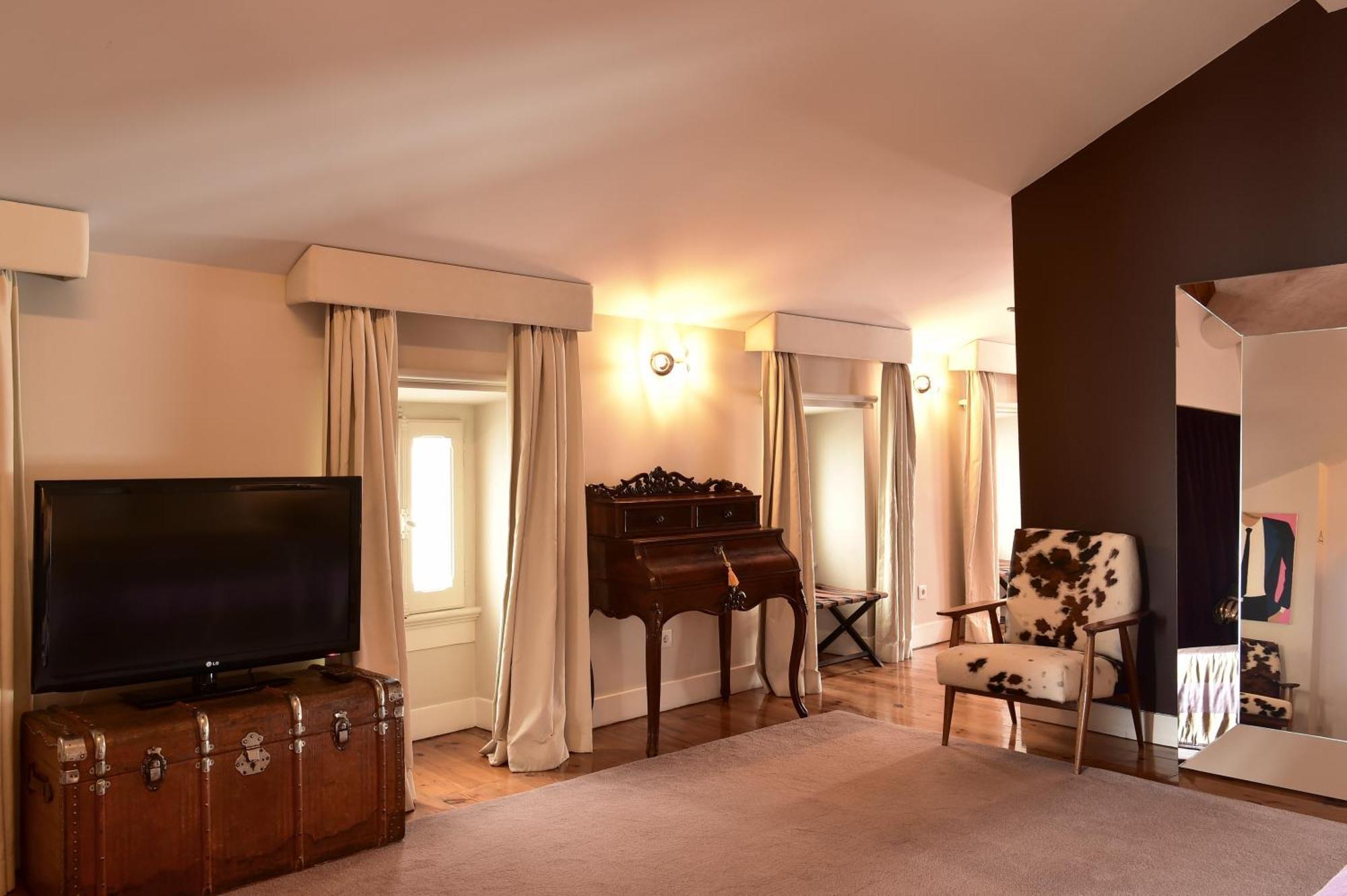 Deluxe King Suite