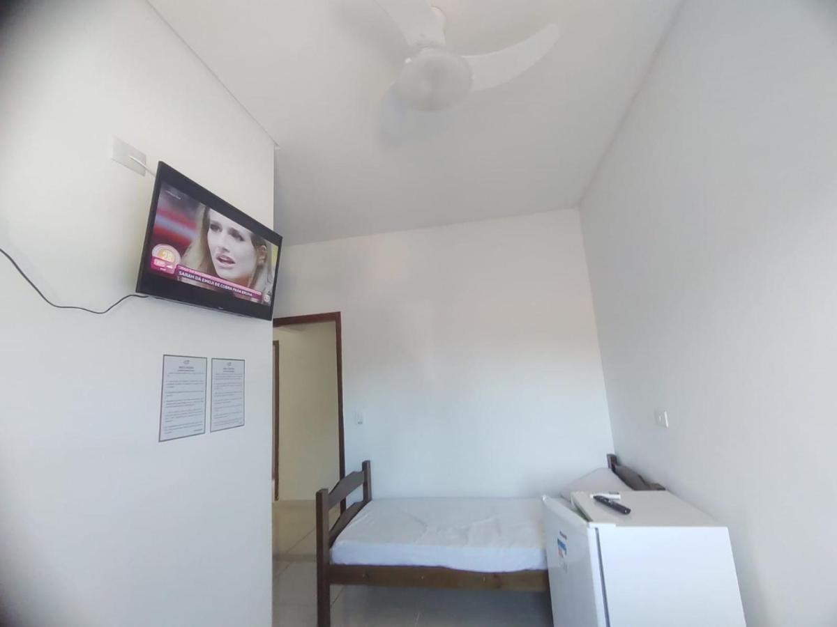 Quarto Triplo com Banheiro Privativo