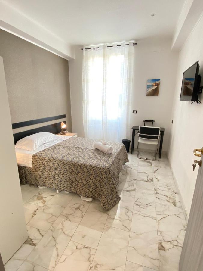 Single Room with Private External Bathroom,1494049969:JPEG