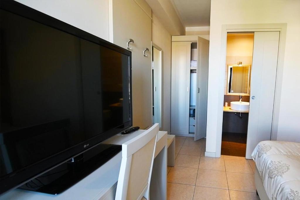 King Room,1558920295:JPEG