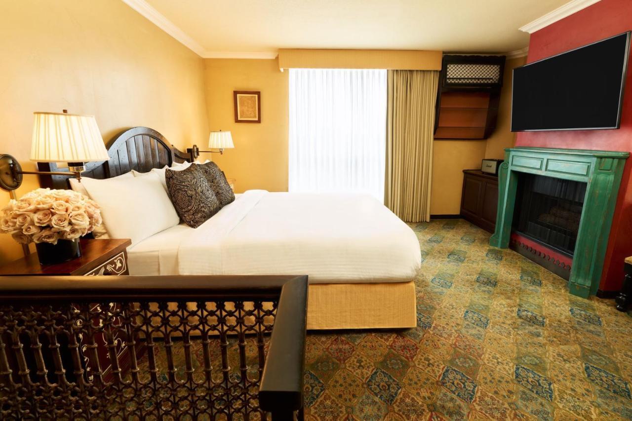 Executive Suite Kitchenette,1498647019:JPEG