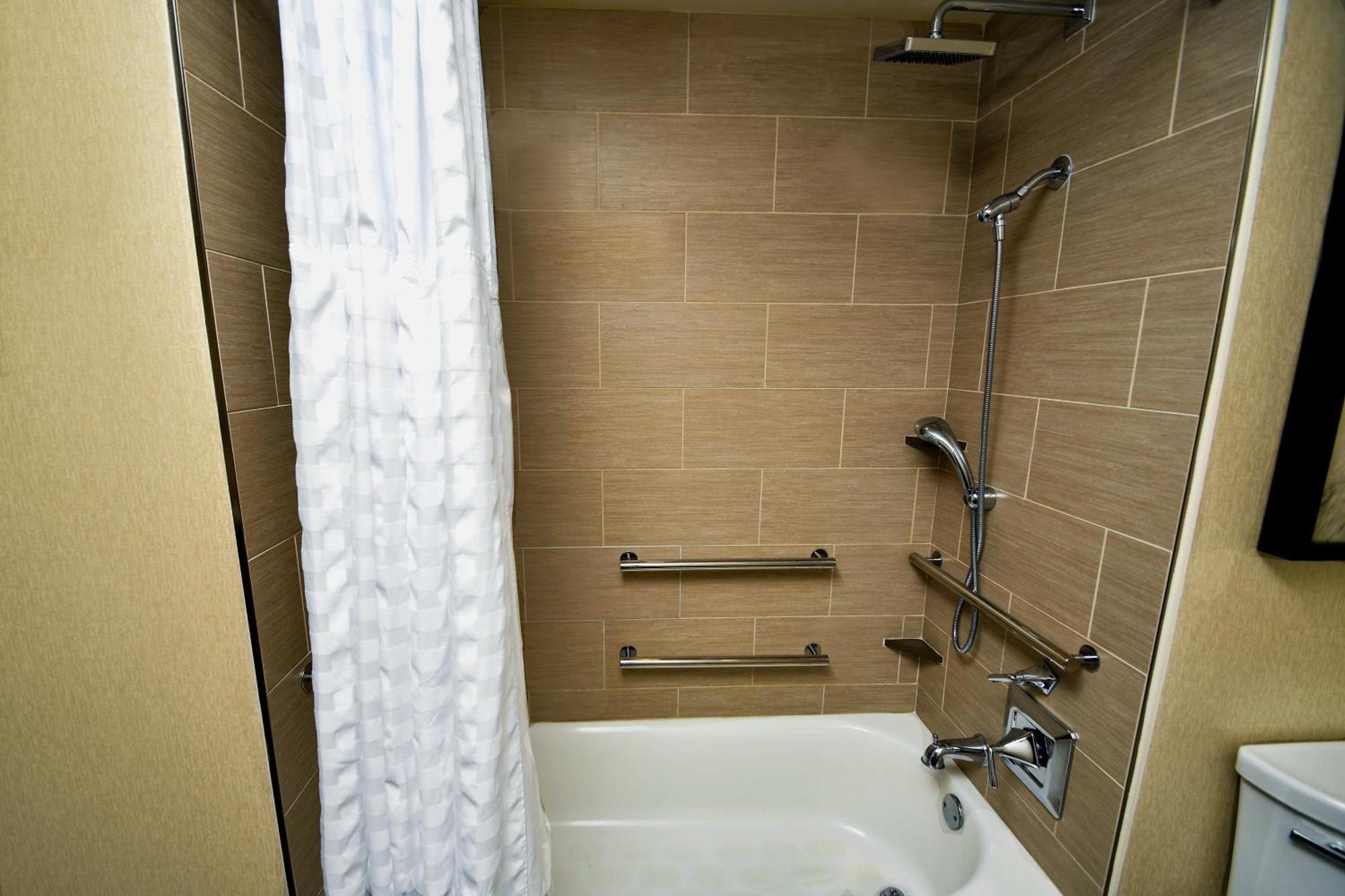 Queen Room with Two Queen Beds - Mobility Access