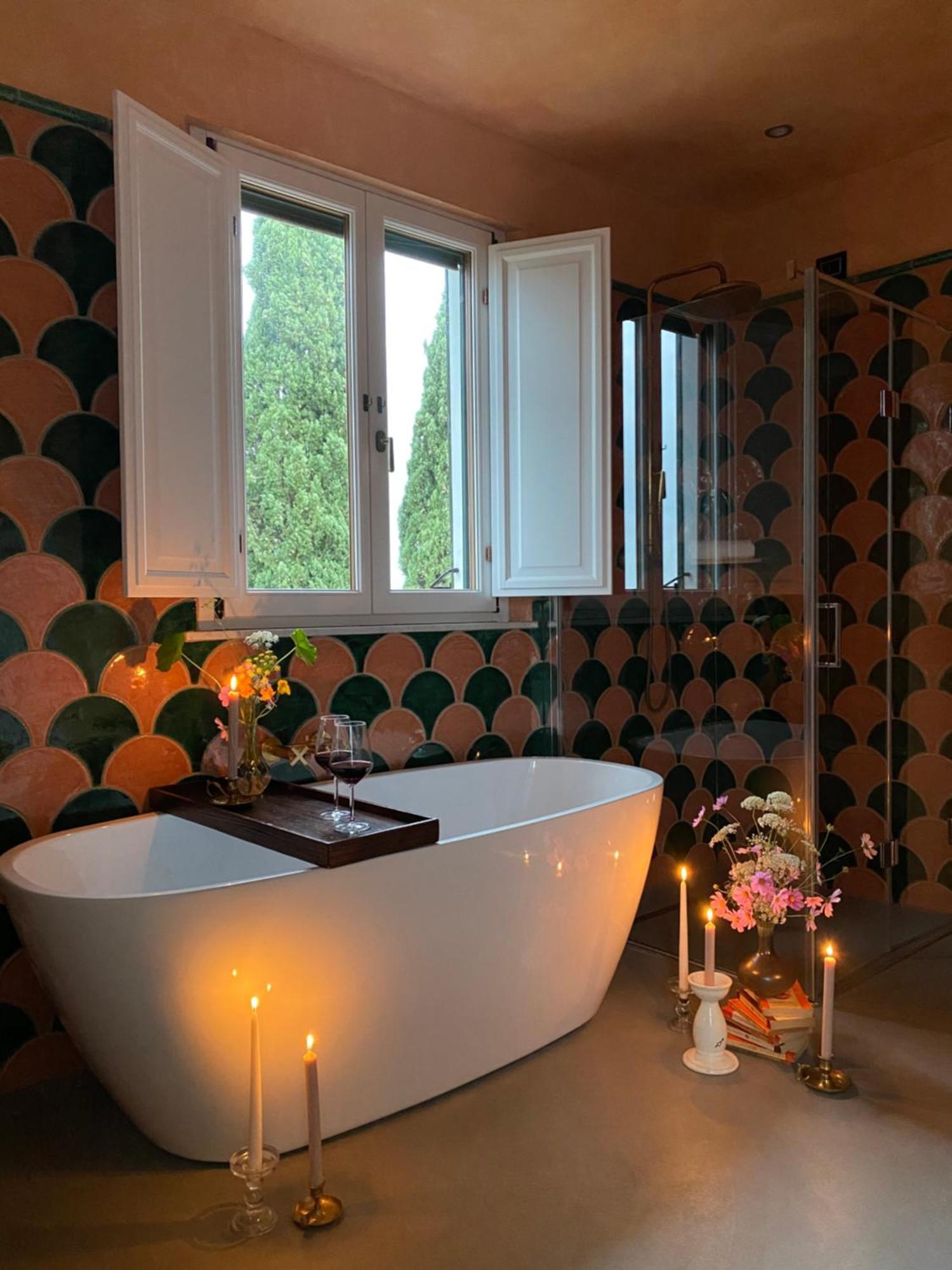 Deluxe Double Room Bath,1499004745:JPEG