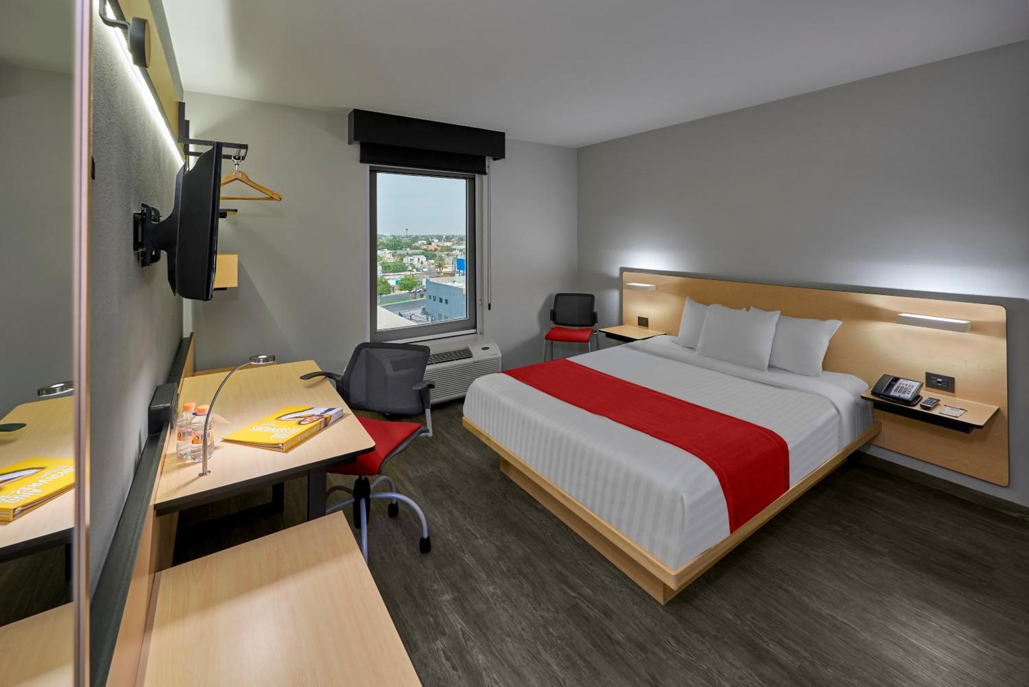 Habitación con cama grande