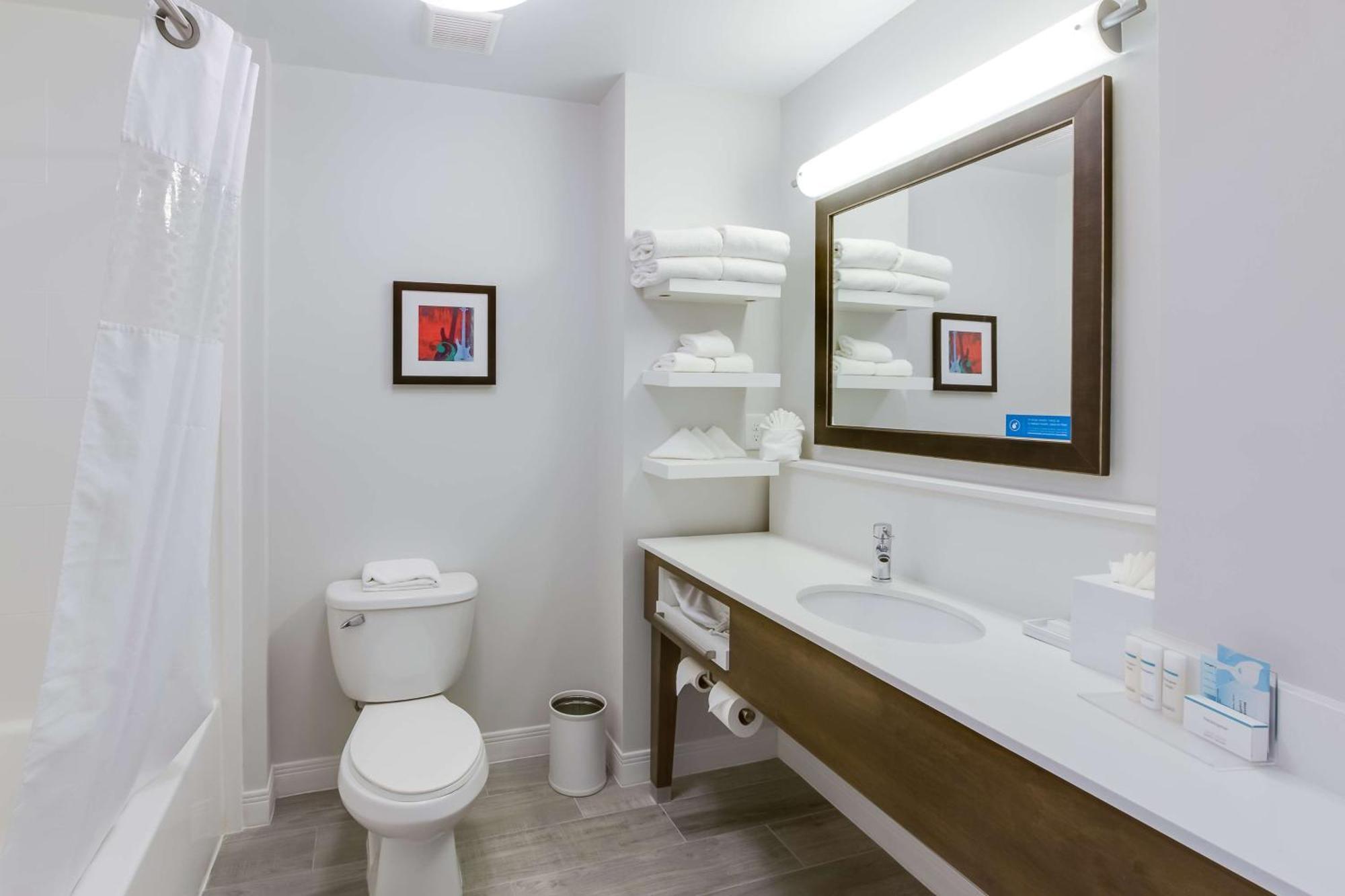 Queen Studio Suite with Two Queen Beds - Non-Smoking