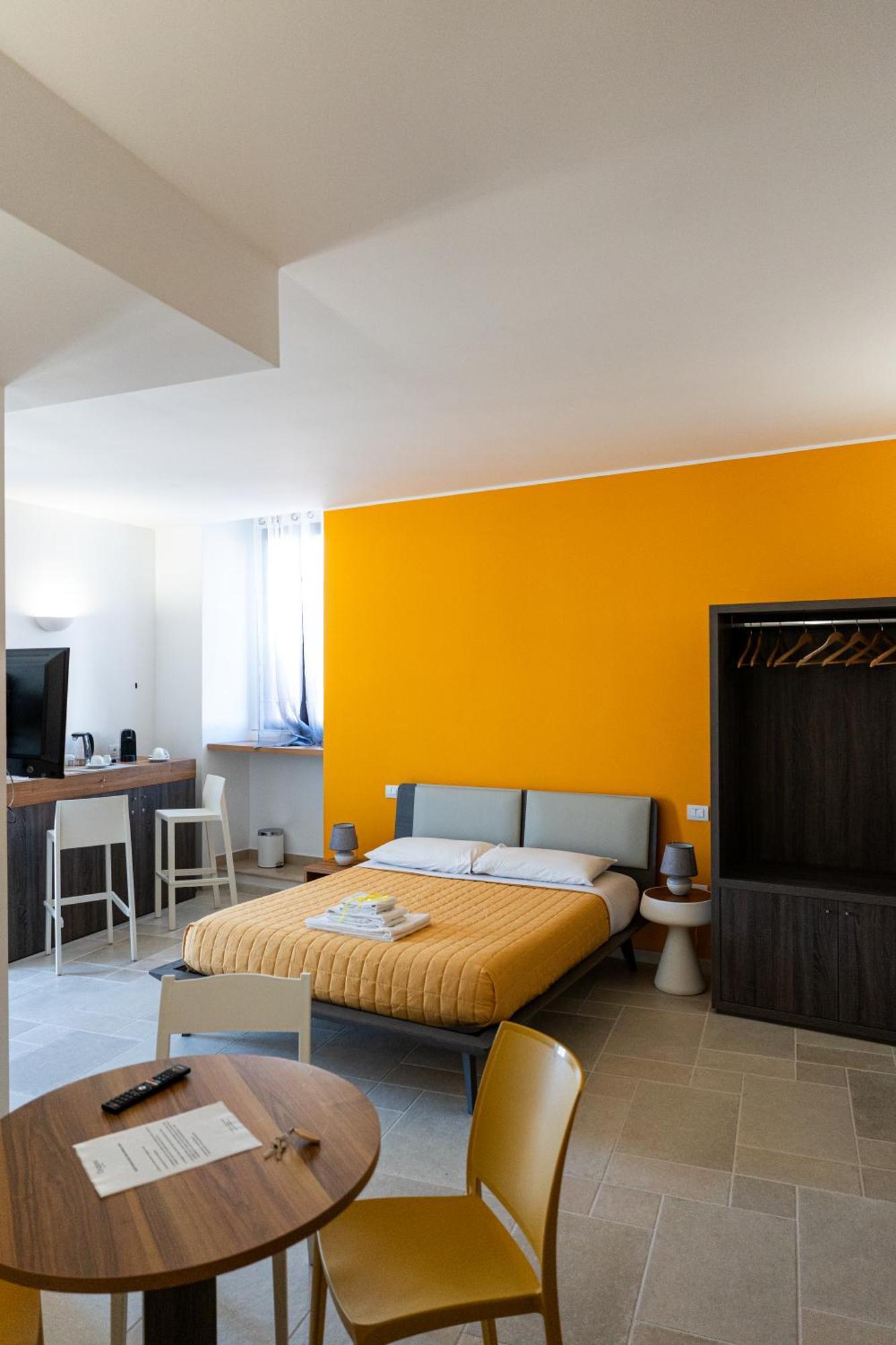 Deluxe Double Room with Balcony and Sea View,1500858034:JPEG