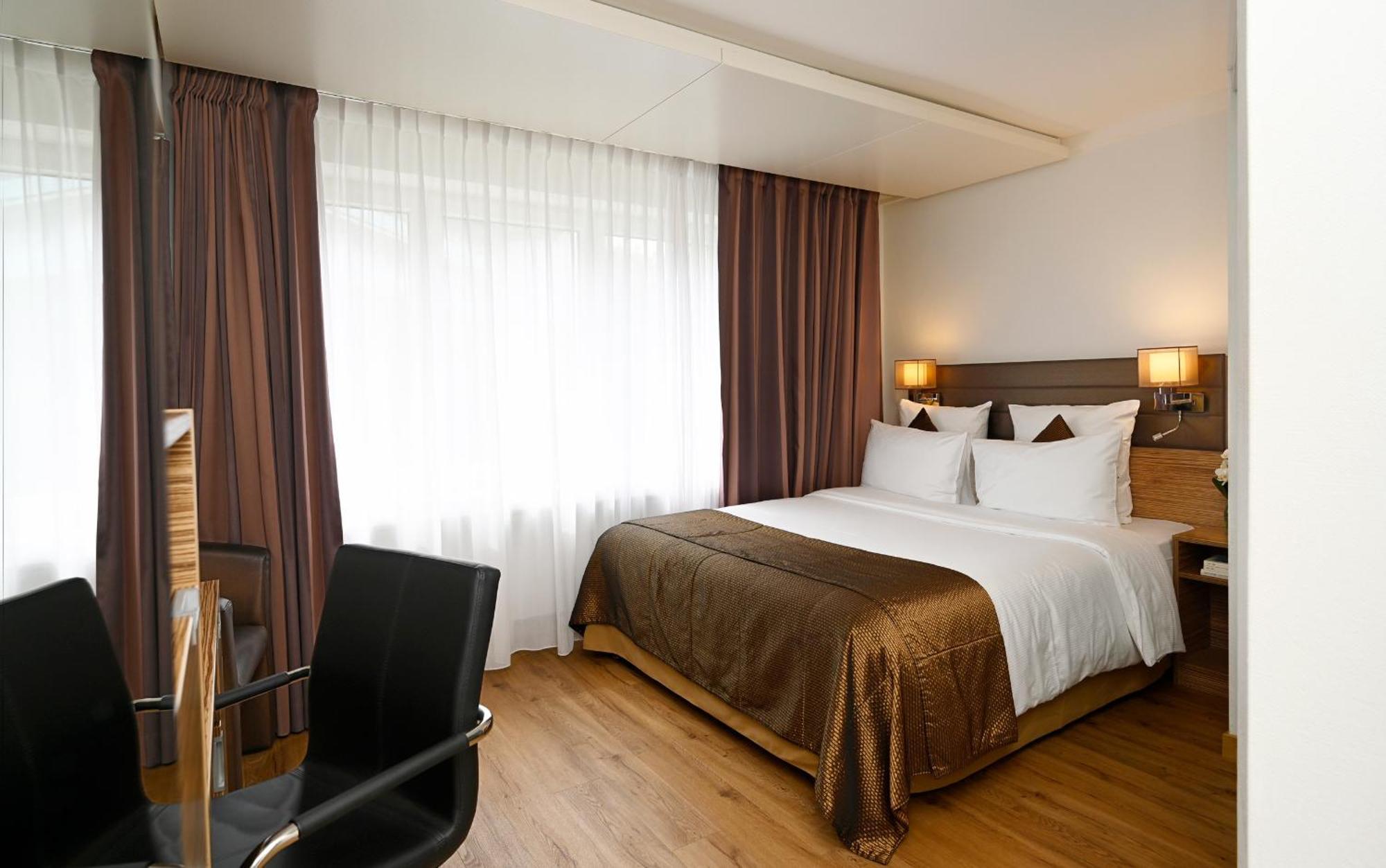 Queen Room,1516399015:JPEG