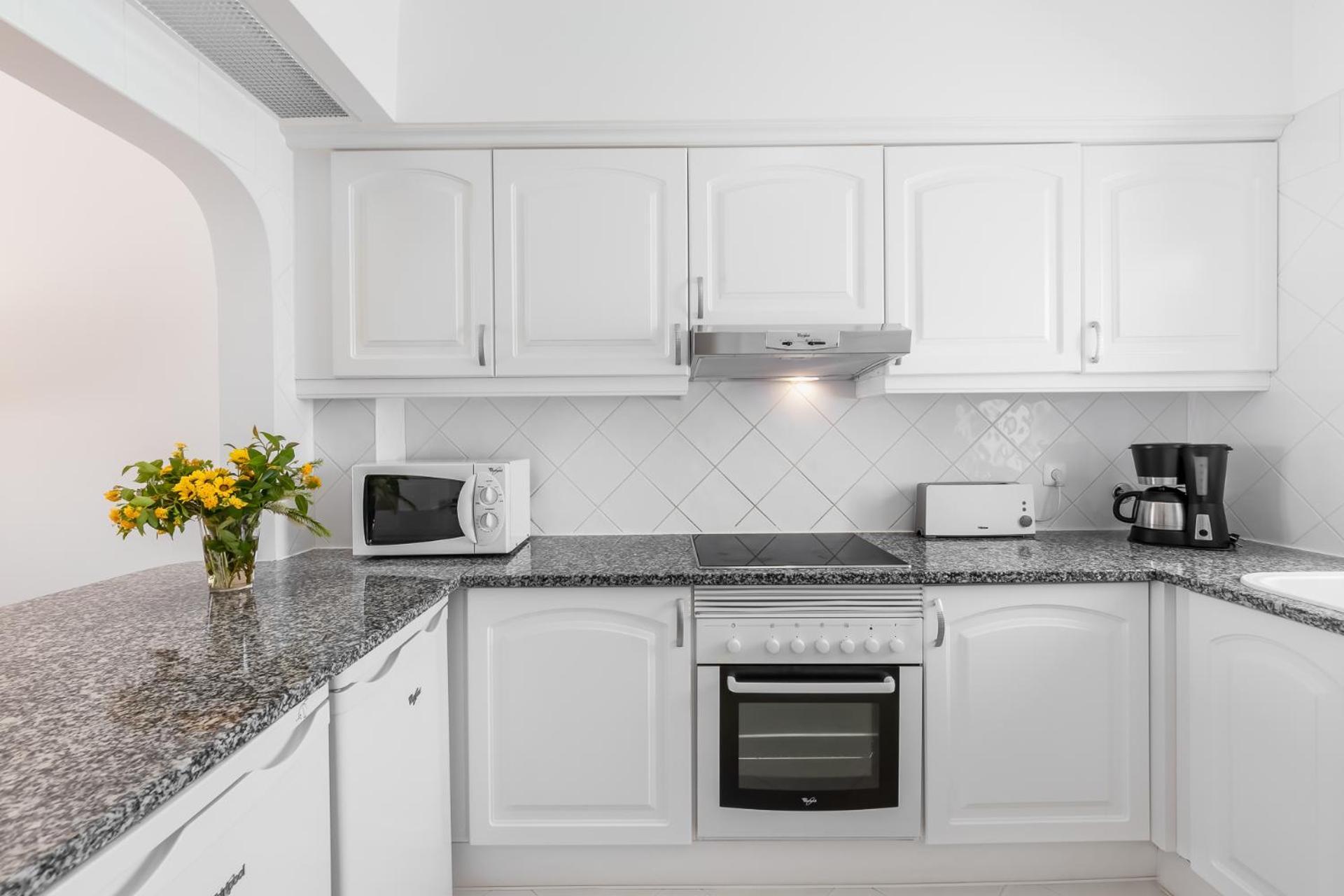 Superior One-Bedroom Apartment,1516393201:JPEG