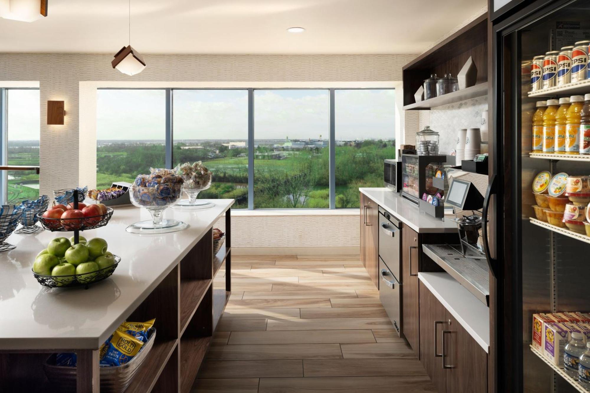 Premium High Floor, Guest Room with 1 King (Delta Pantry Access),1522231885:JPEG