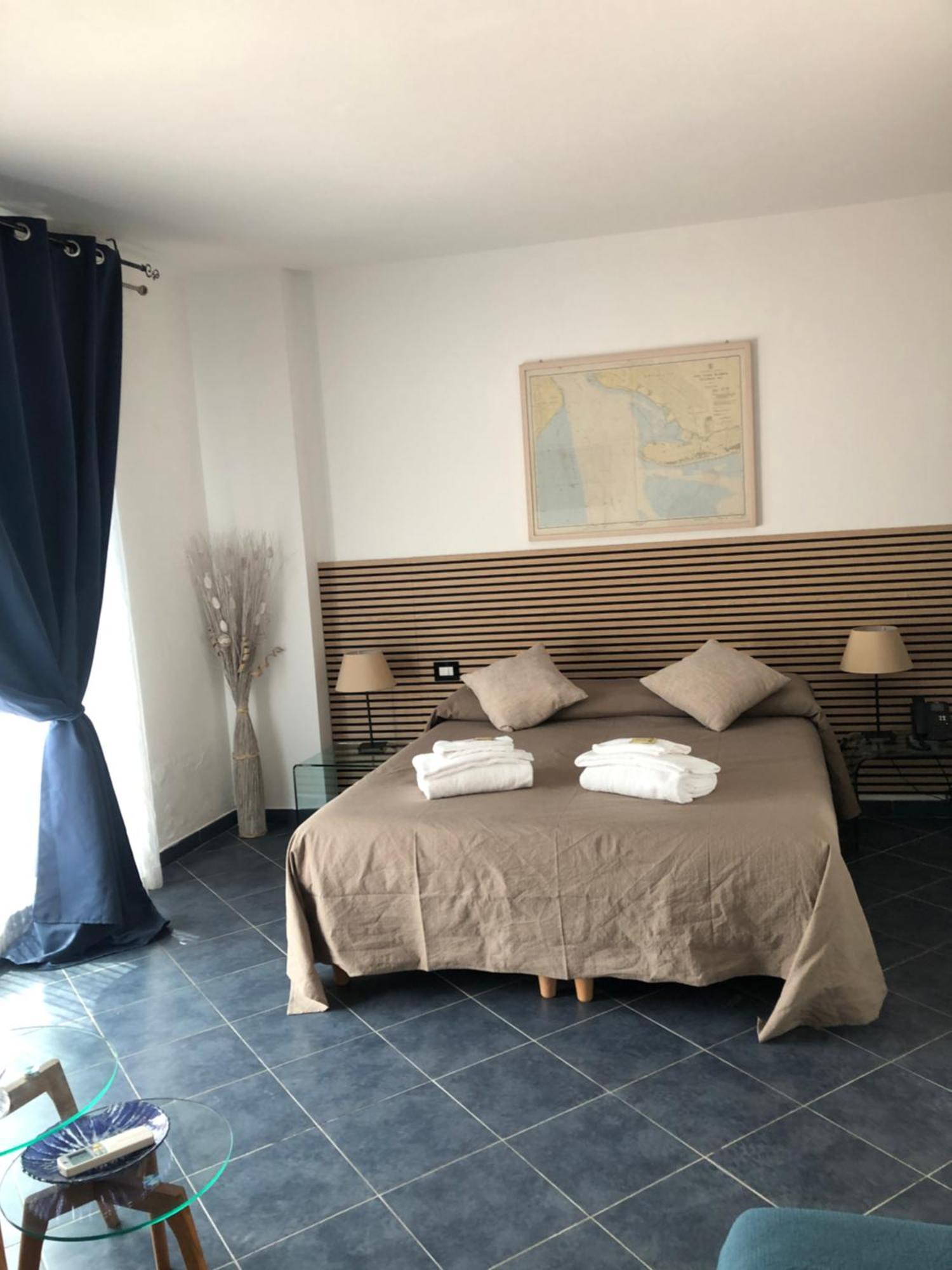 Triple Room,632100672:JPEG
