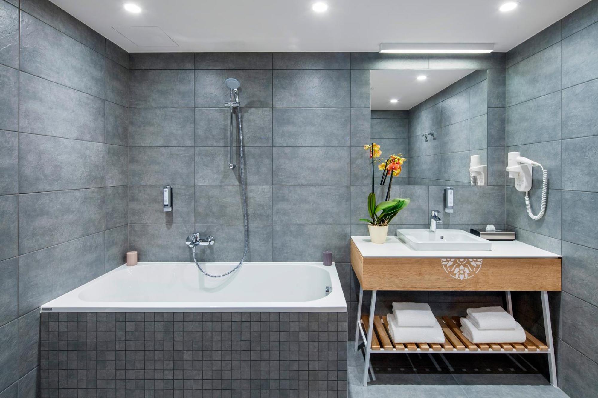 Maisonette with 1 double bed and 1 single bed (without access to the thermal baths)