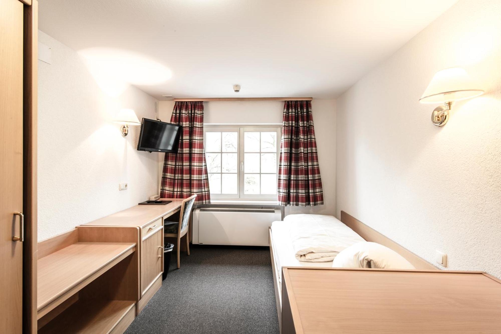 Classic Single Room,1535915032:JPEG