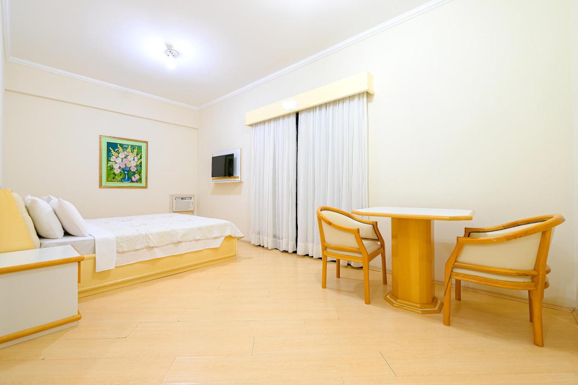 Quarto com Cama de Casal ou 2 de Solteiro