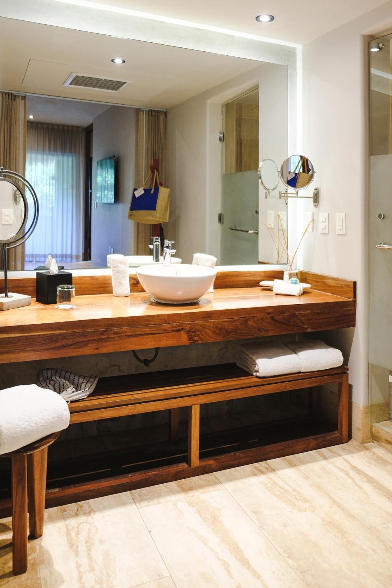 One-Bedroom King Suite