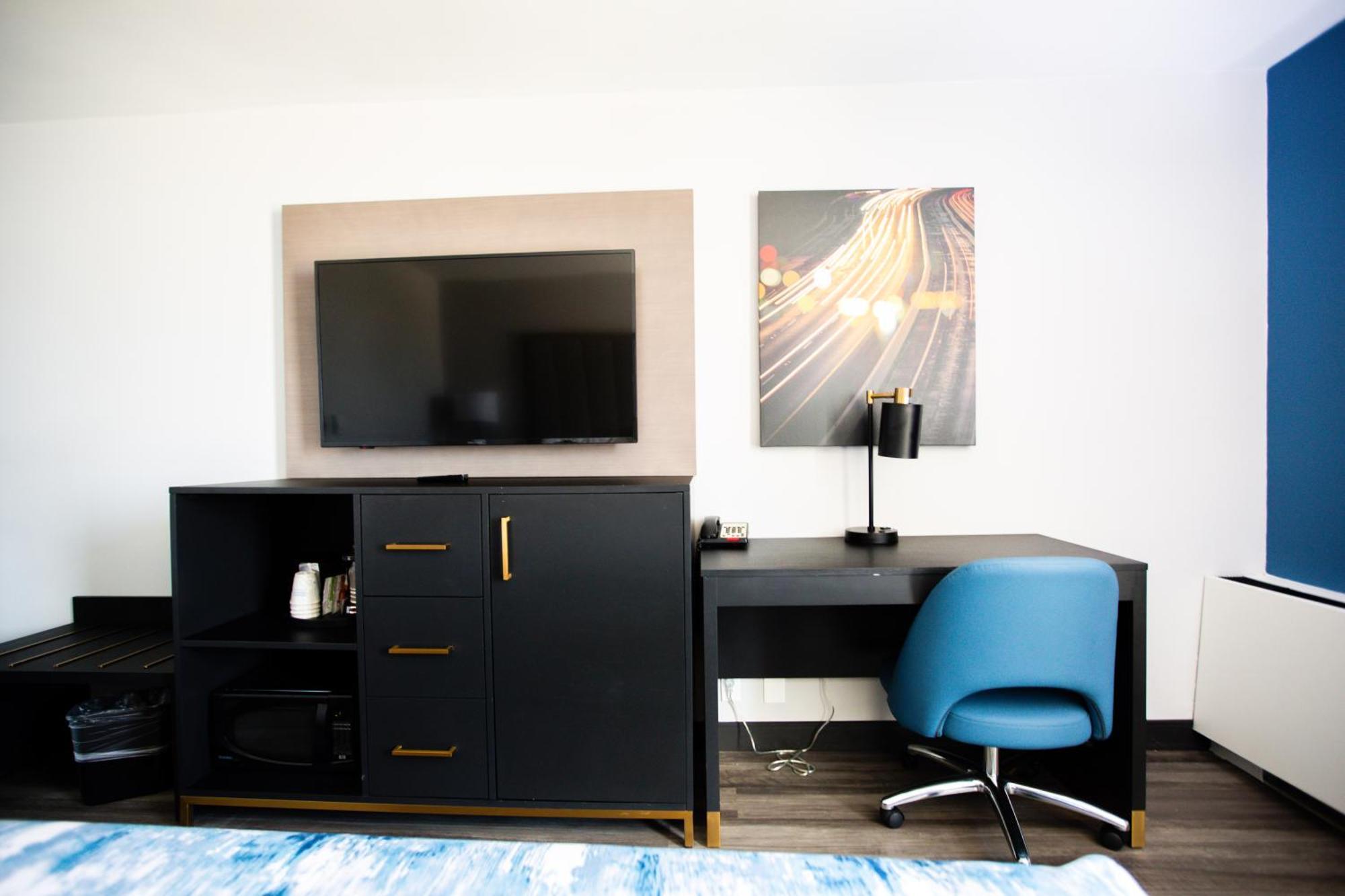 One-Bedroom Suite with Two Queen Beds - Non-Smoking
