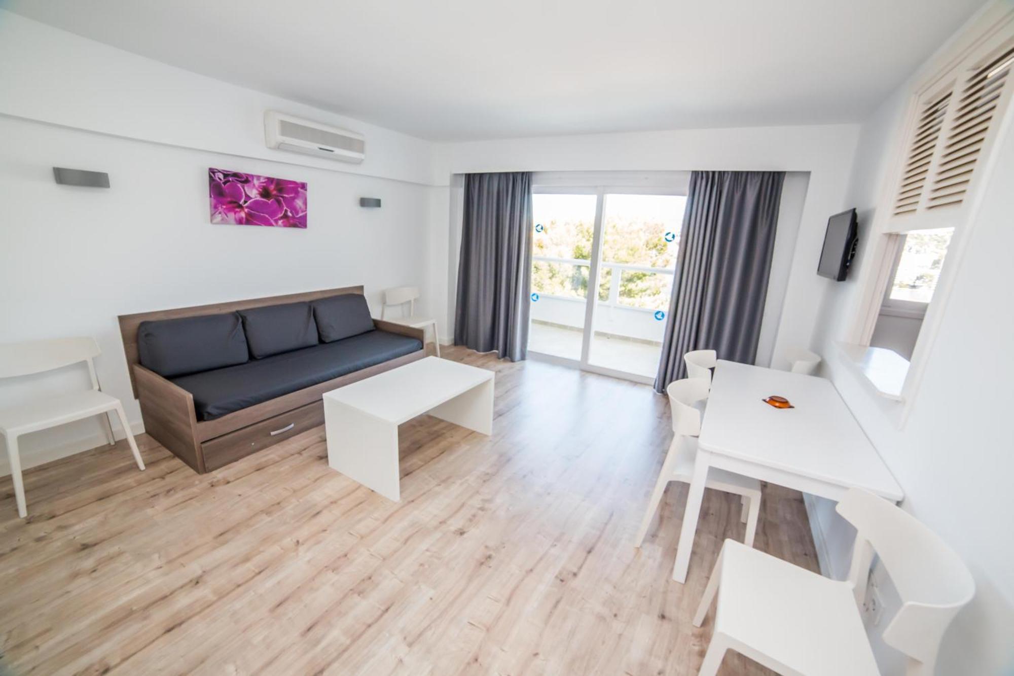 Two-Bedroom Apartment,1084552489:JPEG