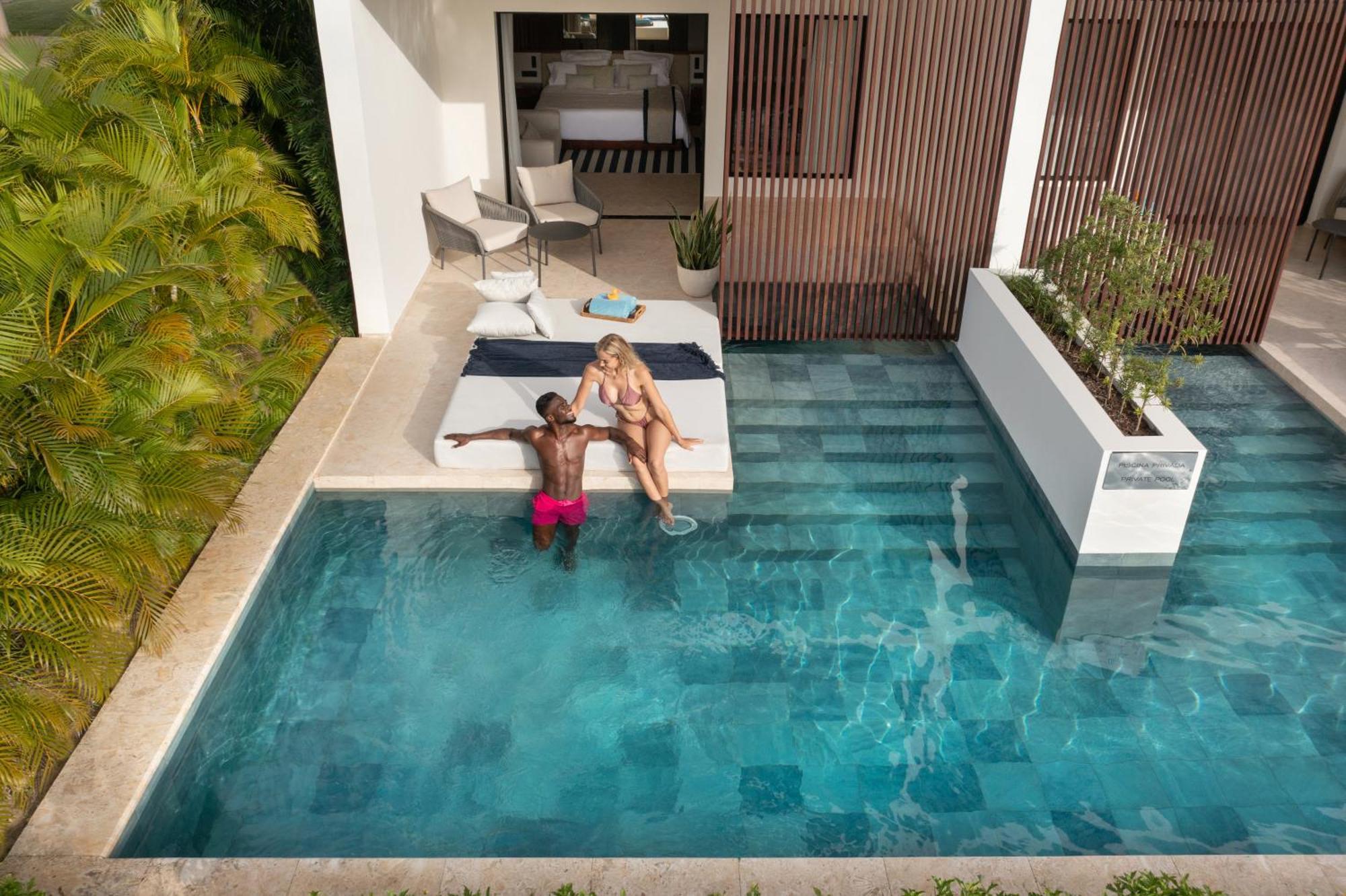 Aqua Junior Suite Swim-Up Garden View
