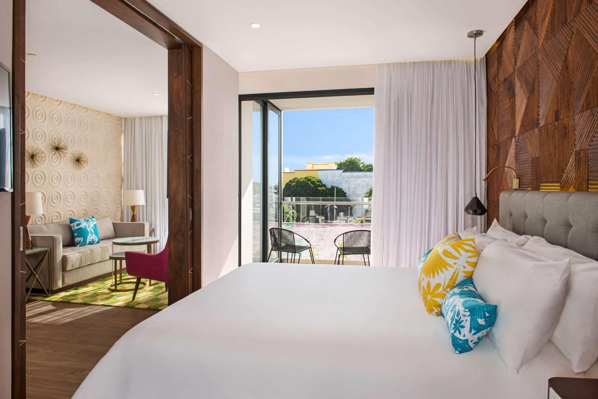 Suite mit 1 Schlafzimmer und Kingsize-Bett sowie Terrasse.