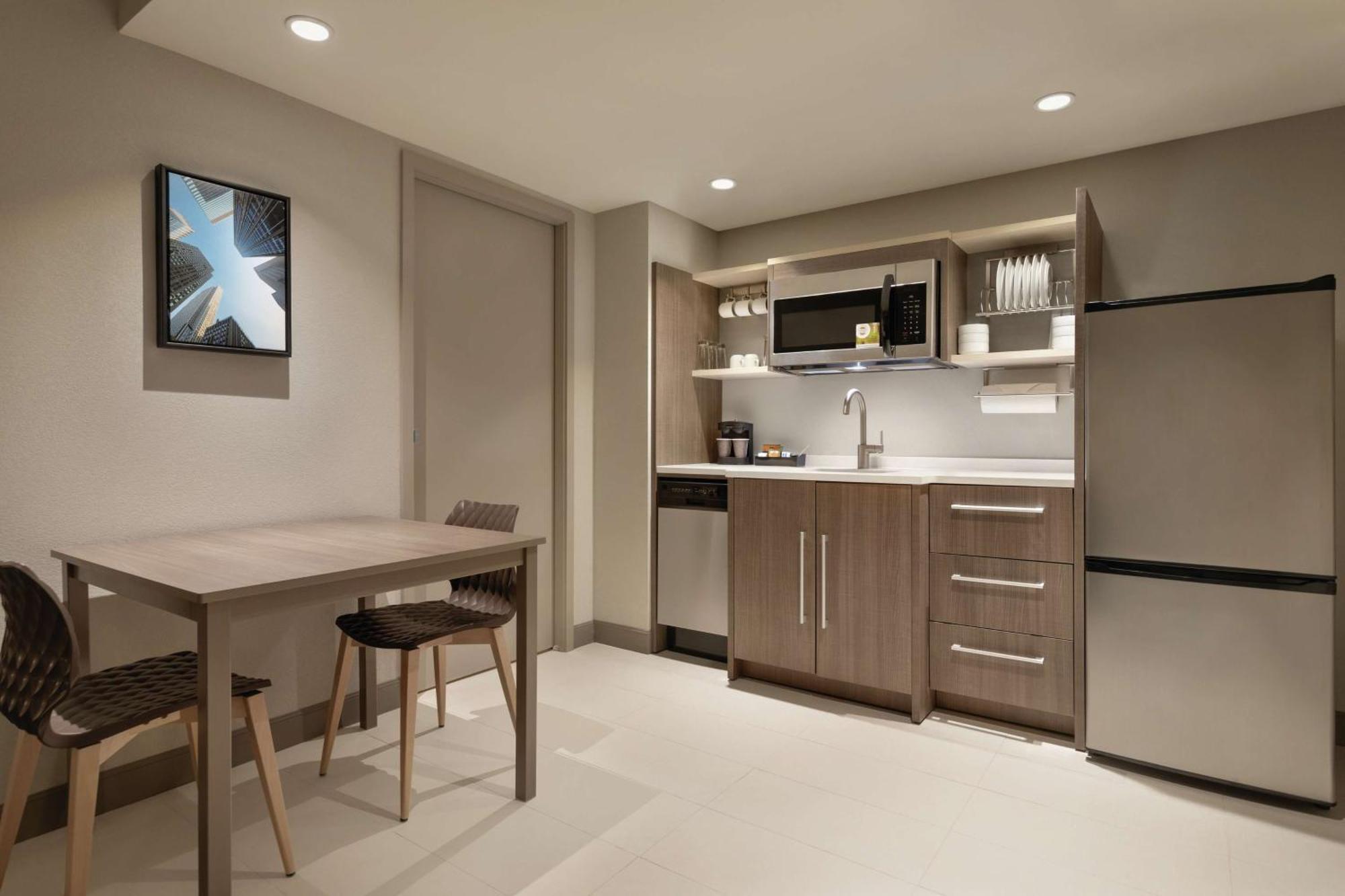 King Studio Suite Accessible Tub Mobility Access,1552158799:JPEG