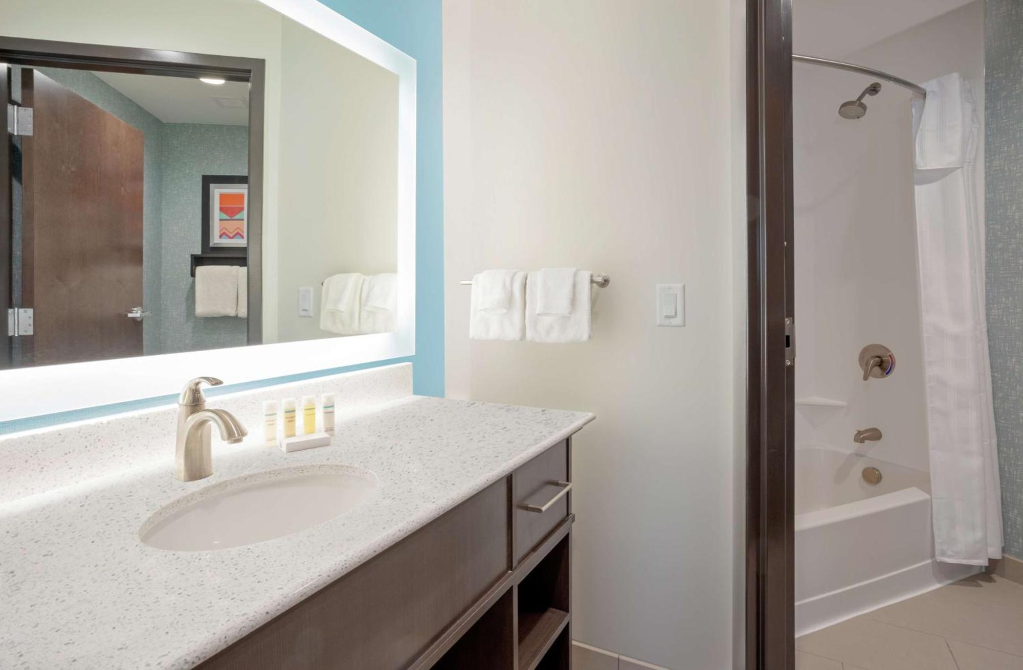 King Suite - Hearing Access/Non-Smoking