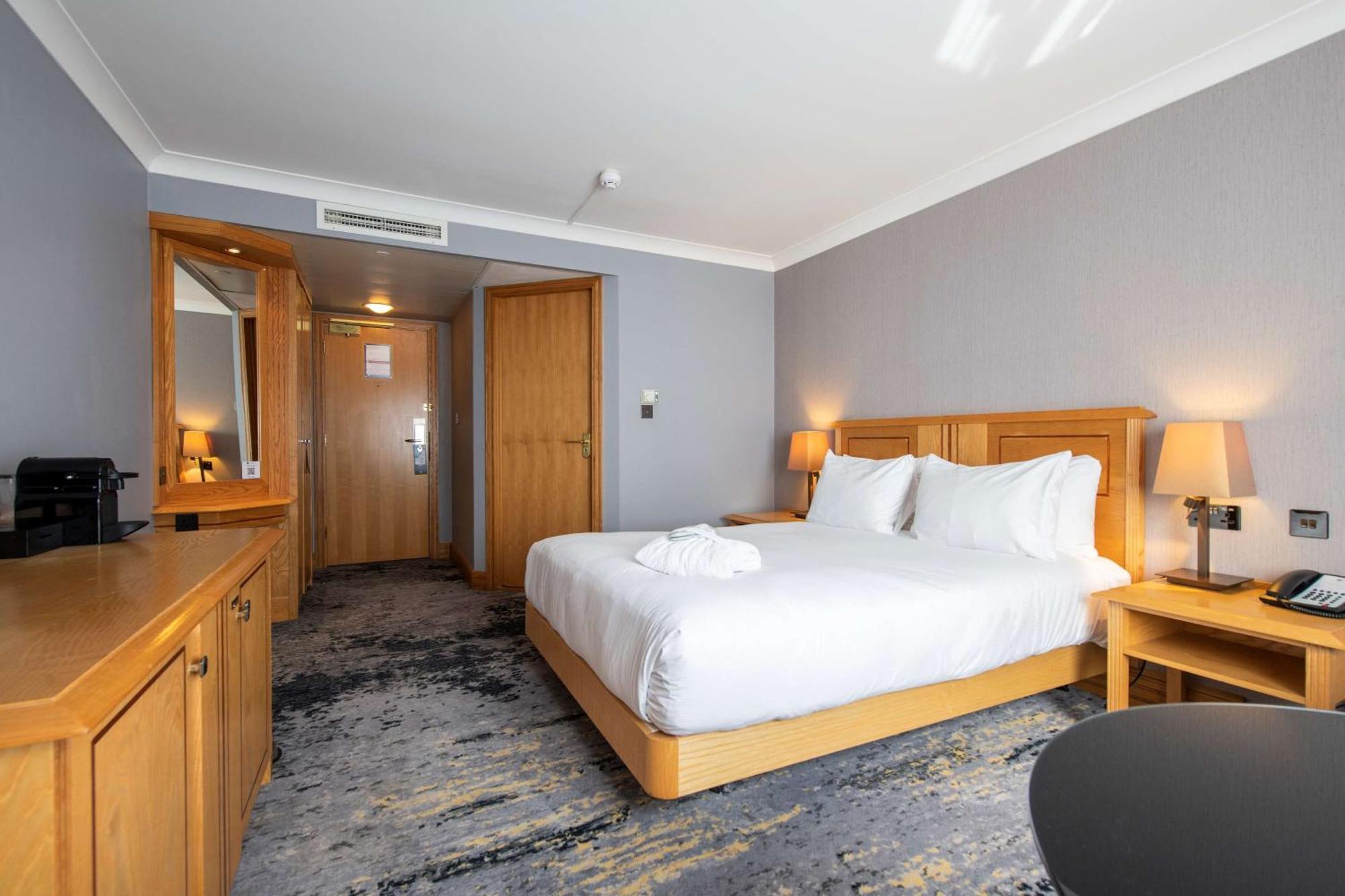 Deluxe Queen Room