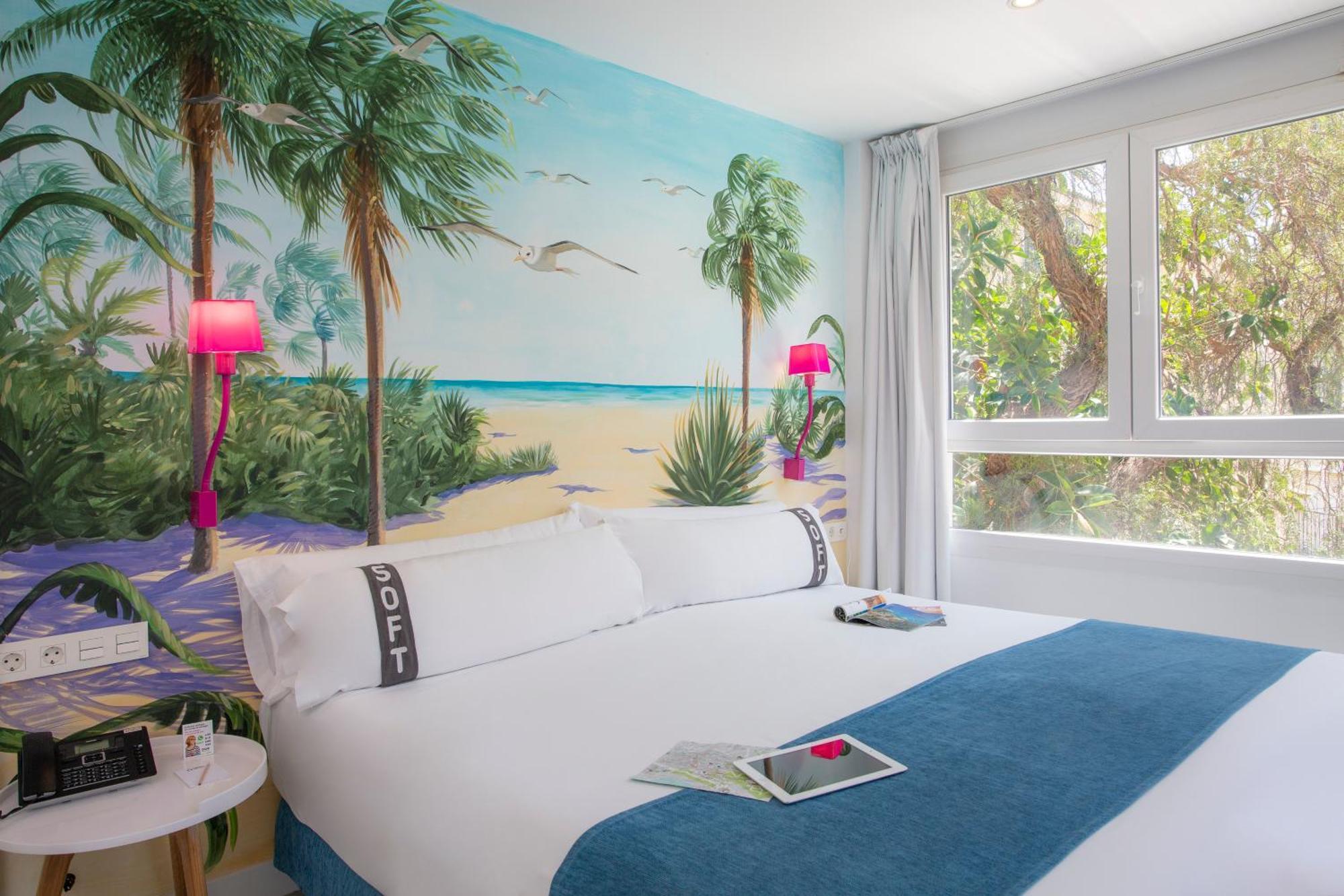 Deluxe Queen
