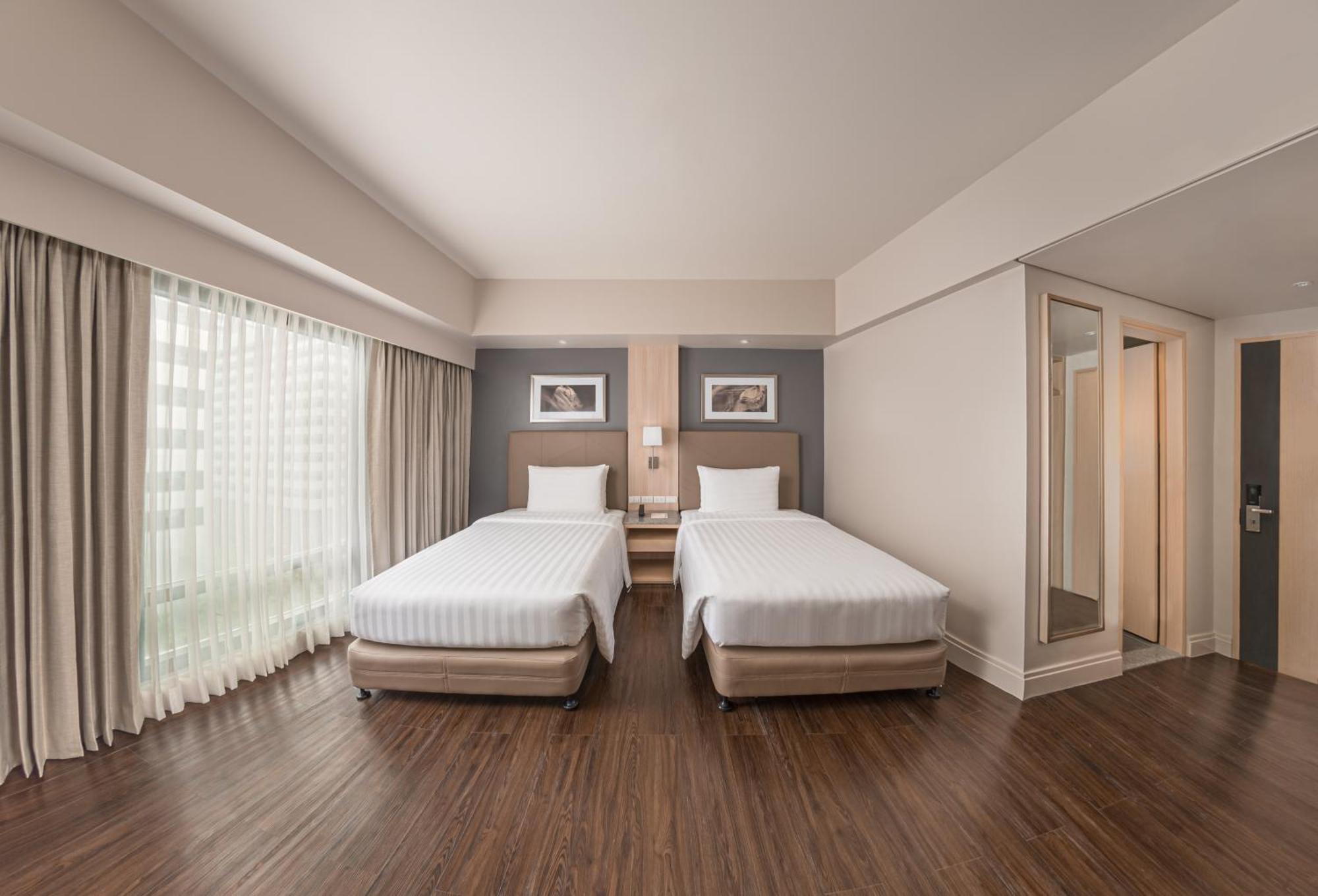 1 King Bed Standard Room