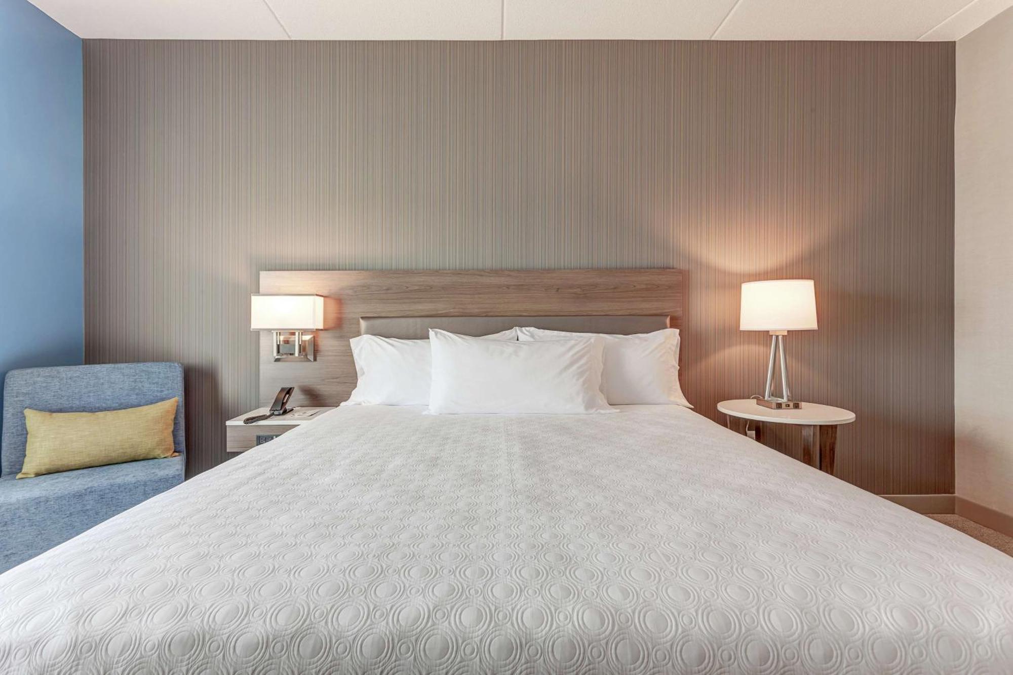 One-Bedroom King Suite - Non-Smoking