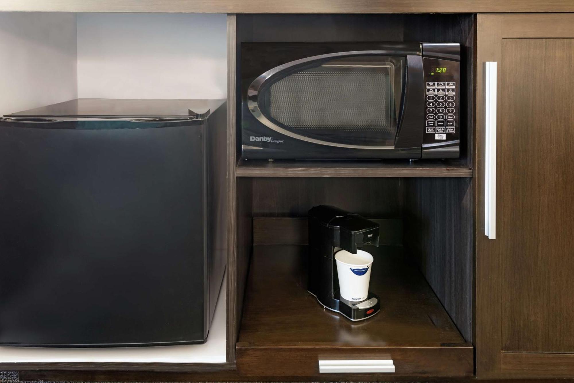 King Room with Roll-In Shower - Mobility Access/Non-Smoking,1557872467:JPEG