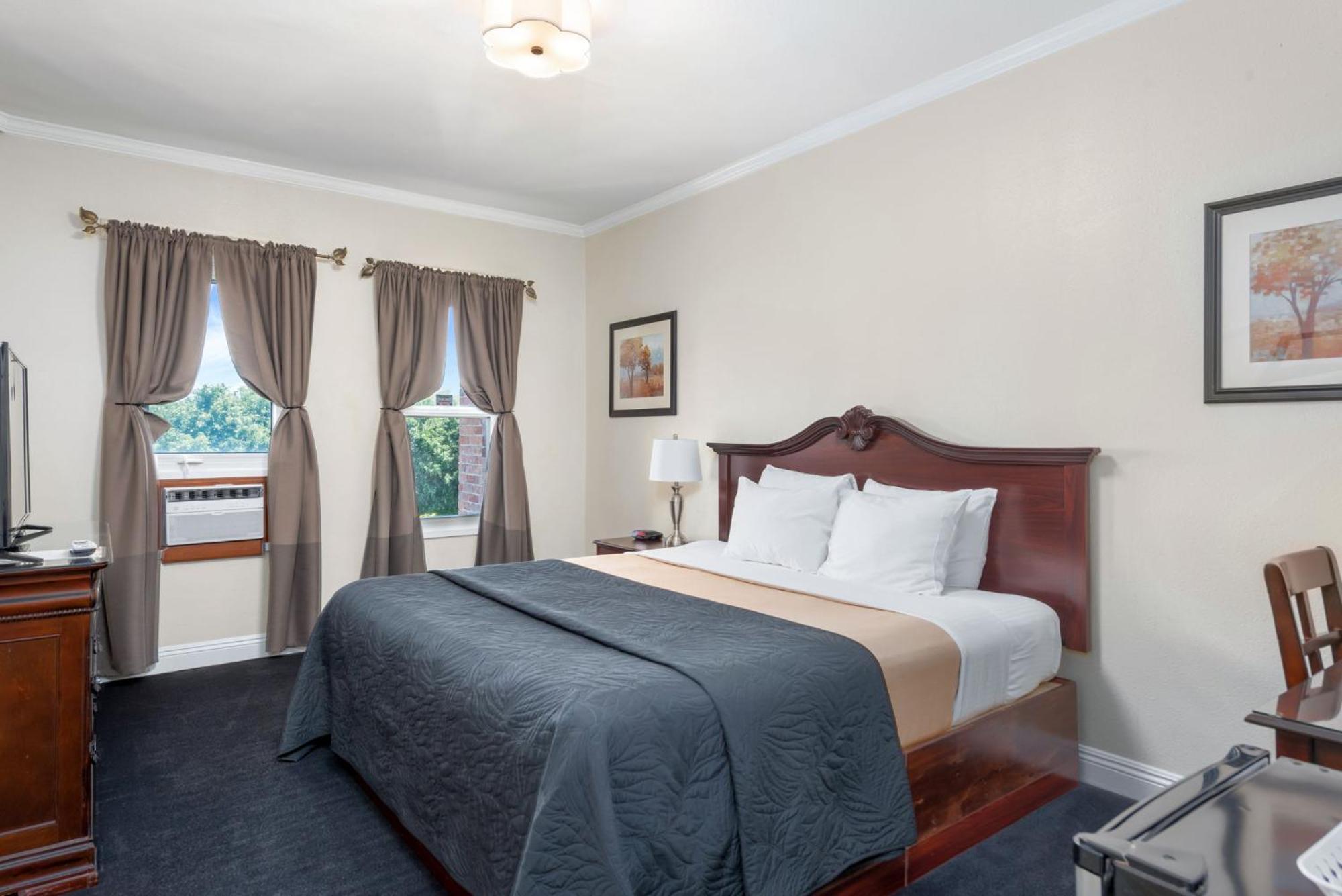 King Room,1558028893:JPEG