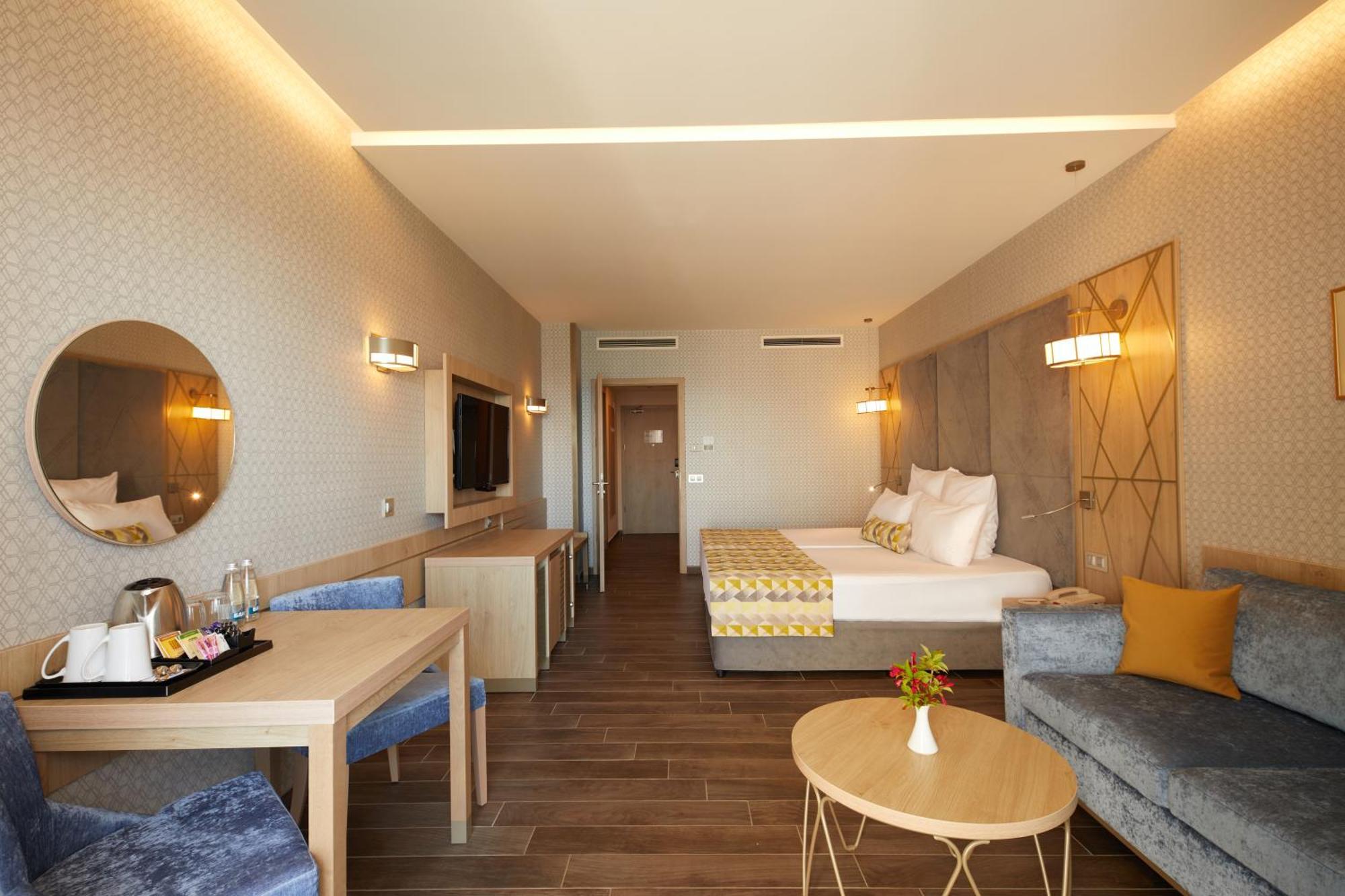 Double Deluxe Frontal Sea View