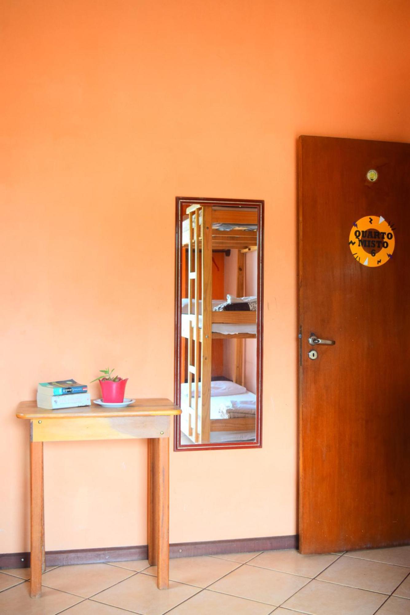 Cama em Dormitório Misto com 6 Camas