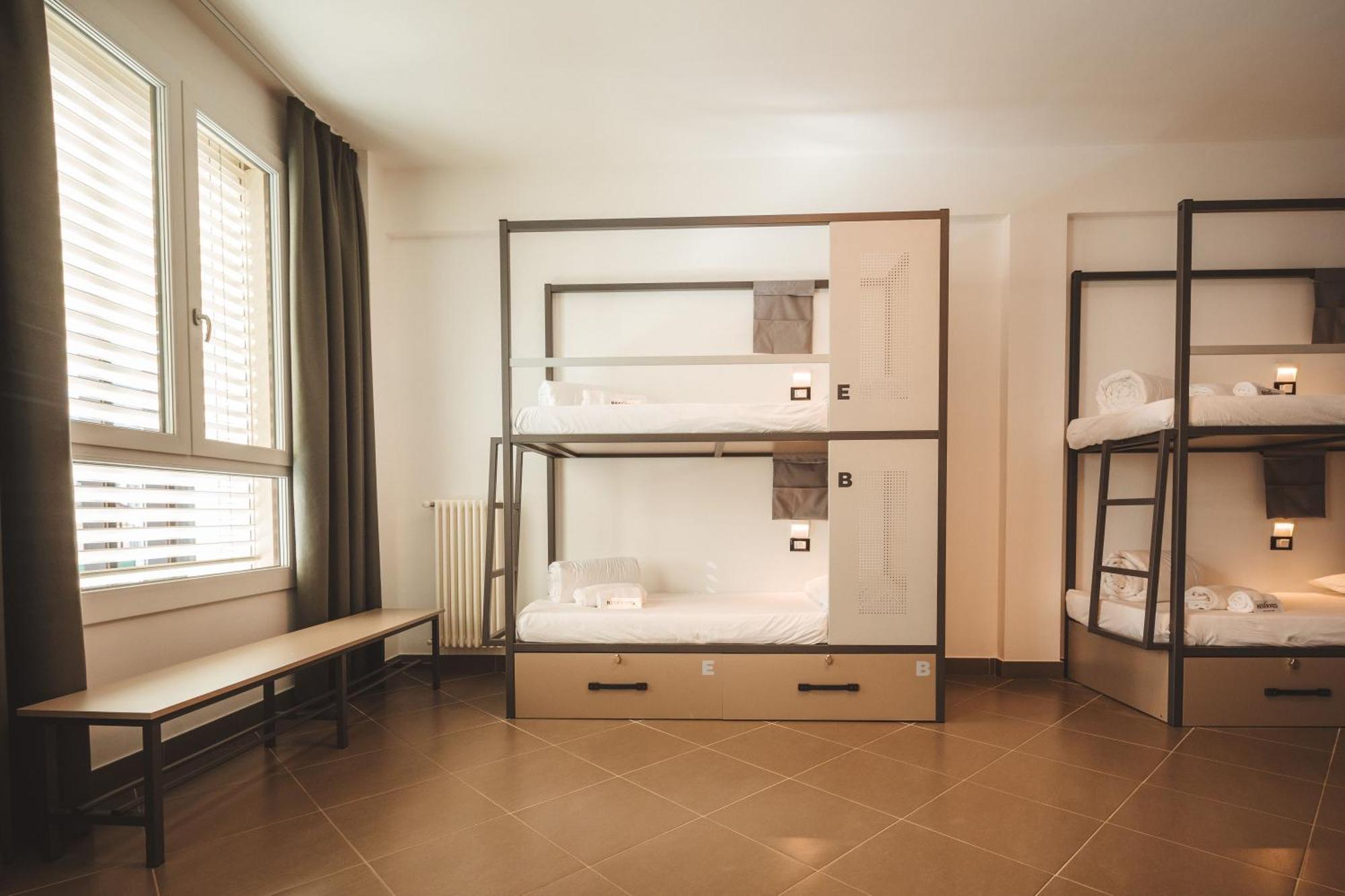Posto Letto in Dormitorio Misto con 6 Letti