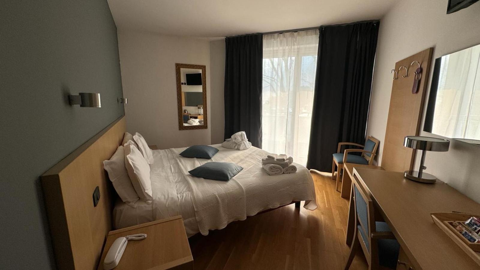 Comfort Double room Partial Lake View
